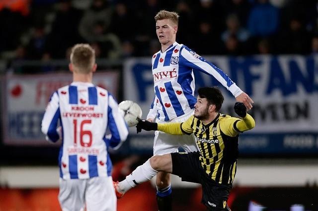 交媒体上突 交媒体上突